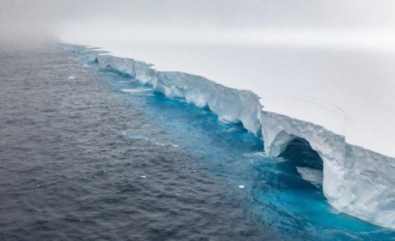 MAYOR ICEBERG | El iceberg más grande del mundo, del tamaño de Mallorca, empieza a romperse