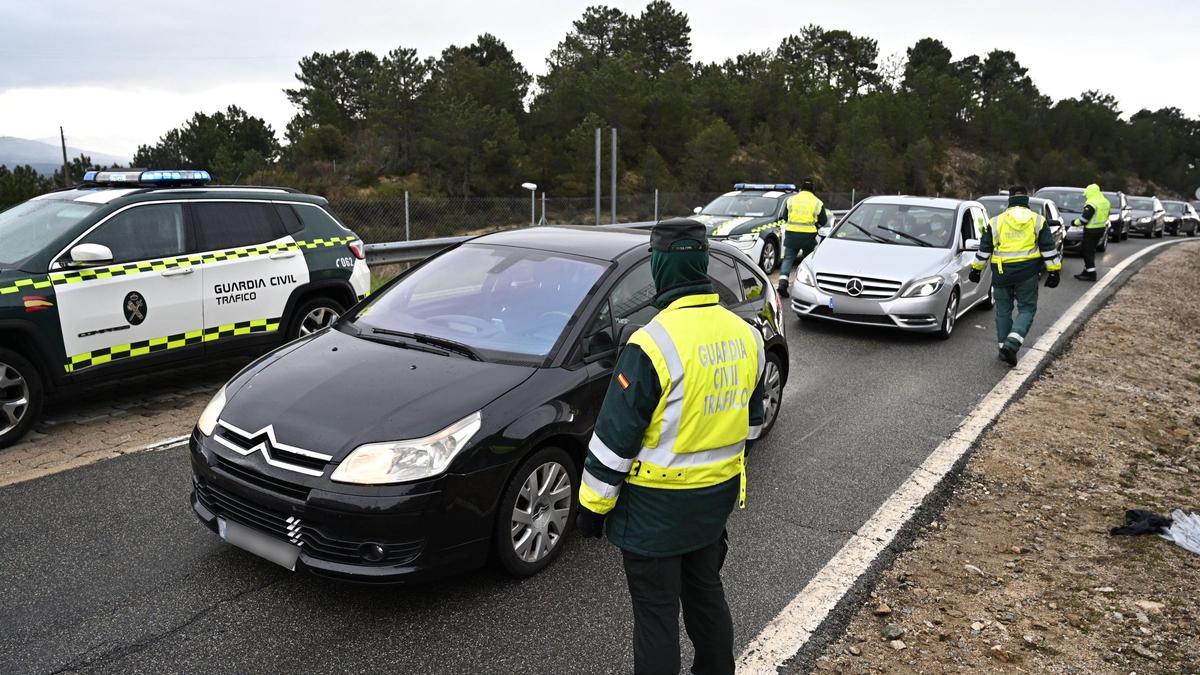 ALERTA CONTROL DE CARRETERAS | La Guardia Civil alerta de lo que se viene en sus controles: «¡Atención!»