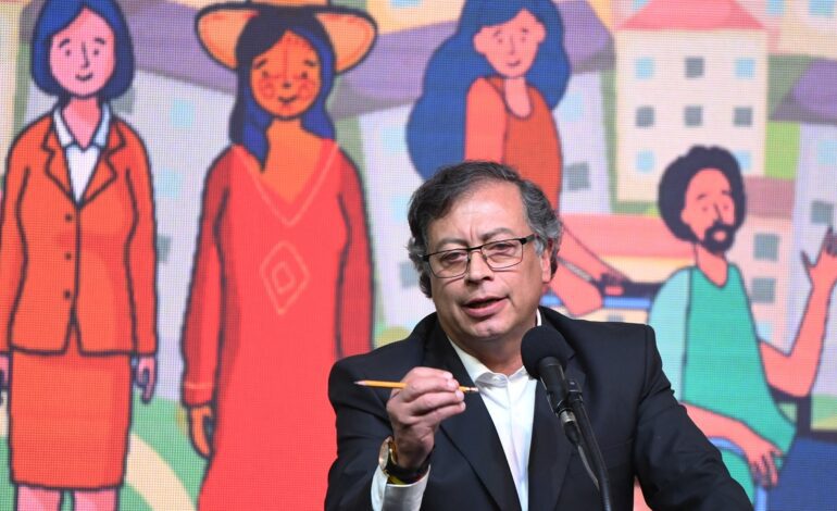 Se desmorona el gobierno de Gustavo Petro en Colombia