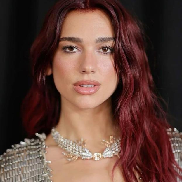 Dua bipe con color de cabello de cereza roja oscura