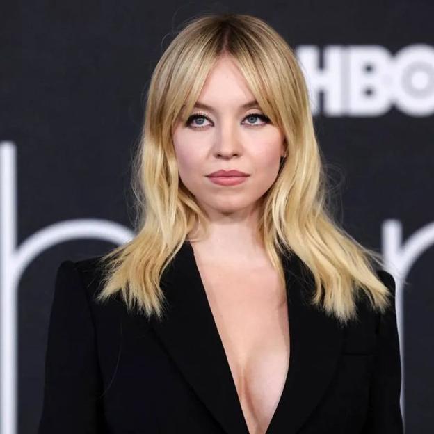 Sydney Sweeney con un corte de contorno para la mitad