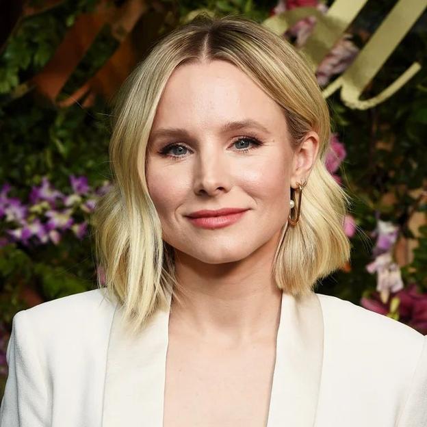 Kristen Bell con un Bob Blunt azulado