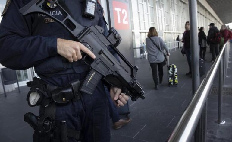 Qué labor traspasará Marlaska a los Mossos en puertos y aeropuertos