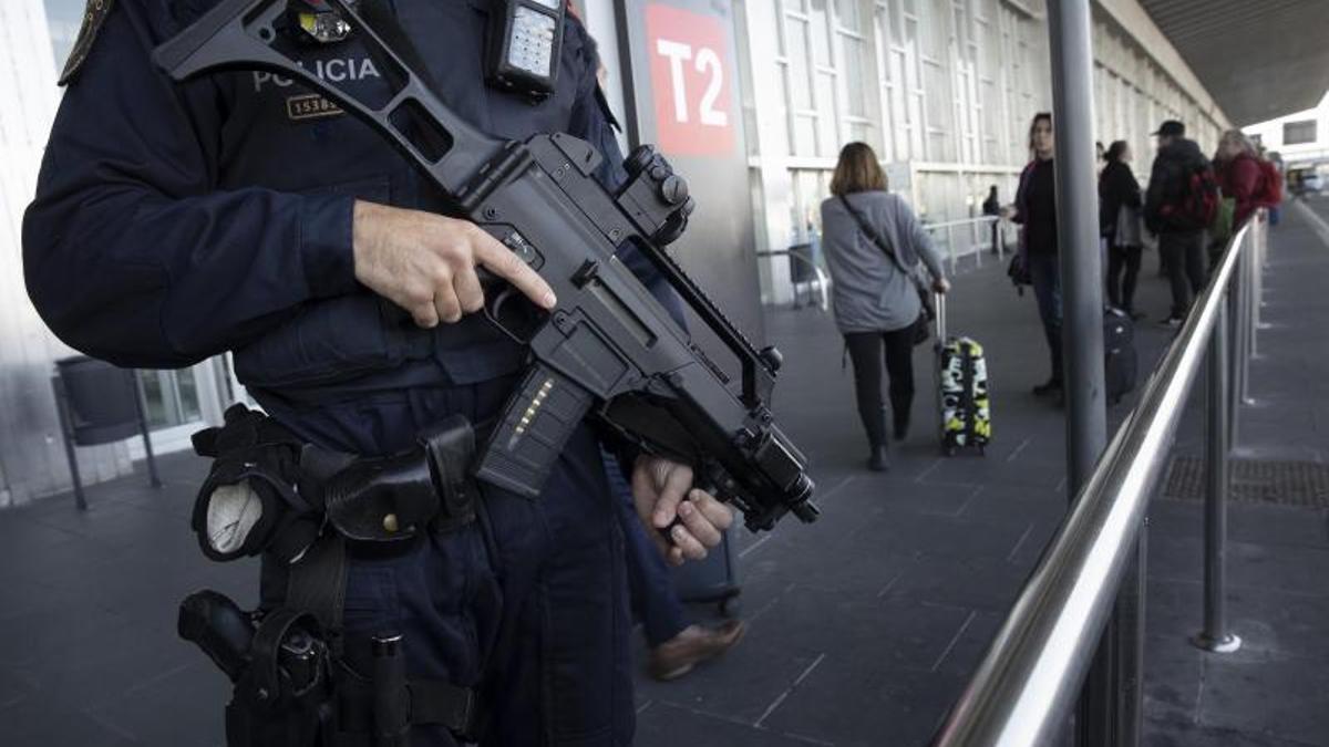 Qué labor traspasará Marlaska a los Mossos en puertos y aeropuertos