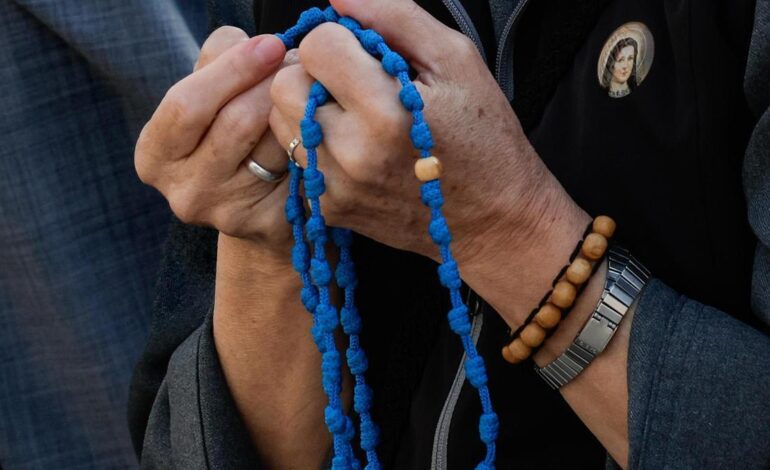 En una misa al aire libre, la Iglesia argentina pide la «oración de todos» para que el papa Francisco se recupere