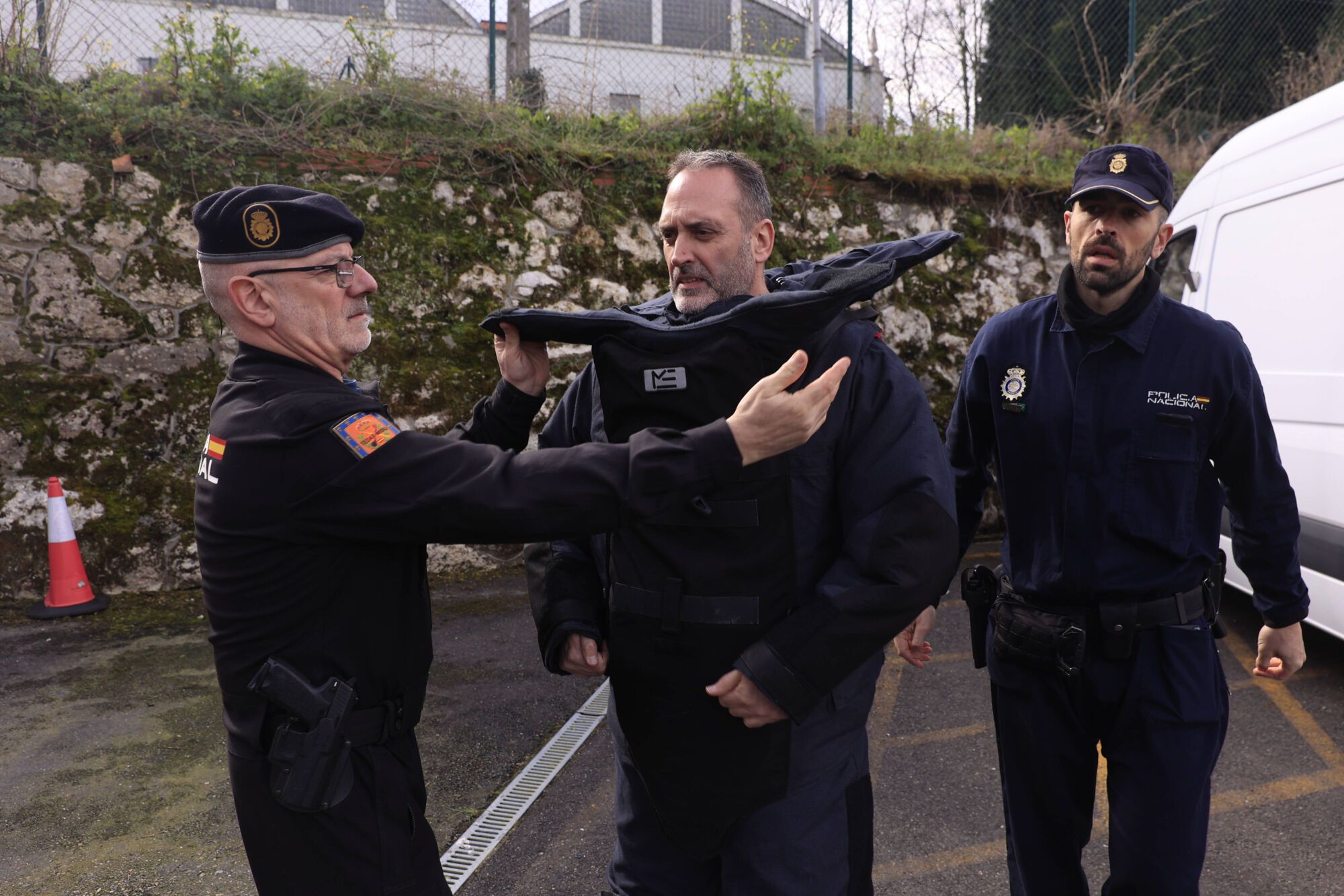 En imágenes: así opera el Tedax de la Policía Nacional en Oviedo