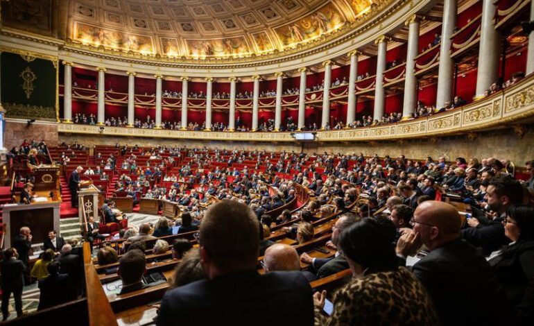 La Asamblea Nacional francesa rechaza las dos mociones de censura contra el Gobierno de Bayrou