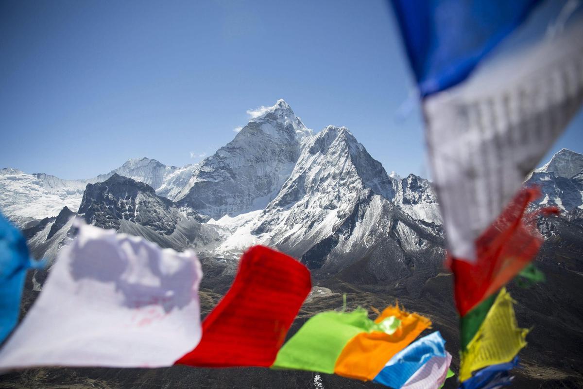 El Everest, visto desde un helicóptero