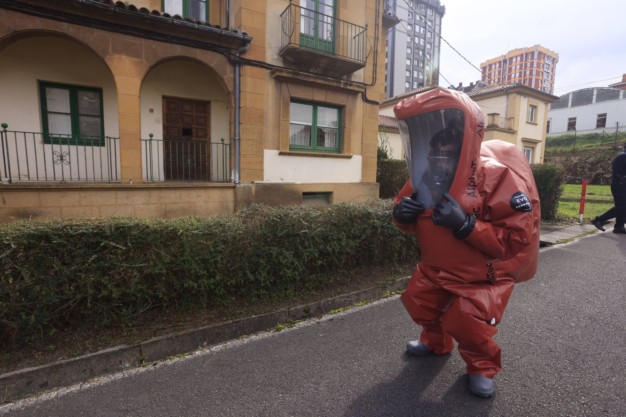 En imágenes: así opera el Tedax de la Policía Nacional en Oviedo