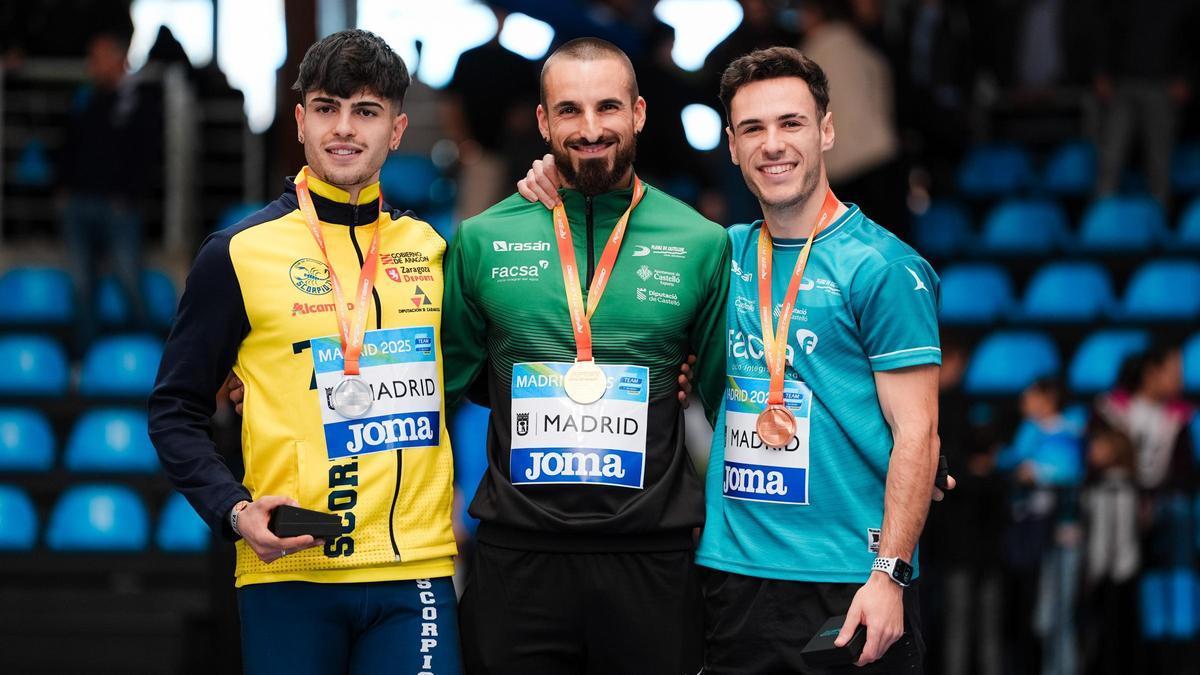 el asturiano vuela en el campeonato de España de 400 metros en pista cubierta y ya apunta al Europeo