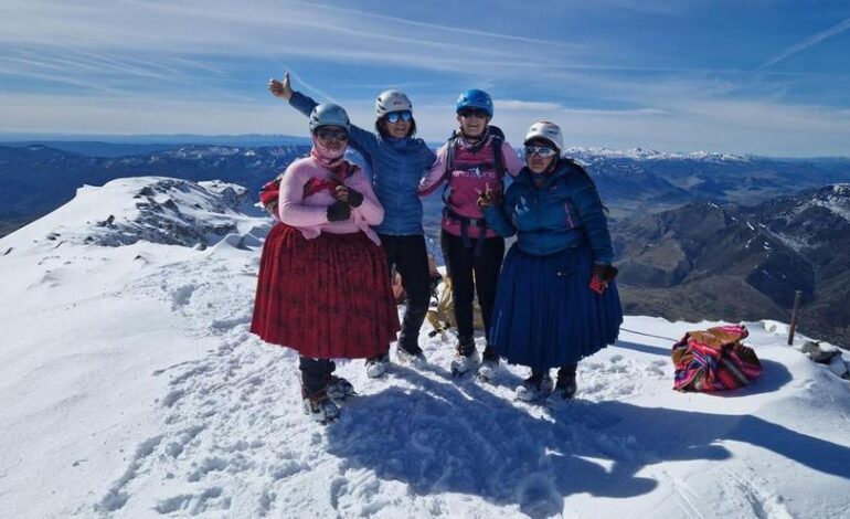 Las cholitas escaladoras, montaña a montaña: descubre que pico de las Cuencas han coronado