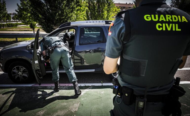 DUDAS NORMATIVA | ¿Puede la Guardia Civil o la Policía Nacional registrar tu coche?