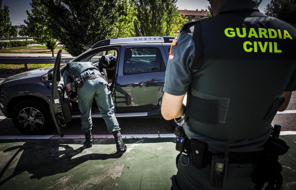 DUDAS NORMATIVA | ¿Puede la Guardia Civil o la Policía Nacional registrar tu coche?