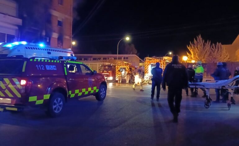 Cinco heridos en el incendio de un edificio en Molina de Segura