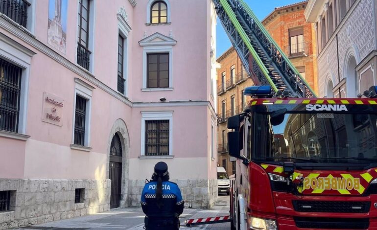 Cortada la calle San Juan de Dios de Valladolid por caída de cascotes