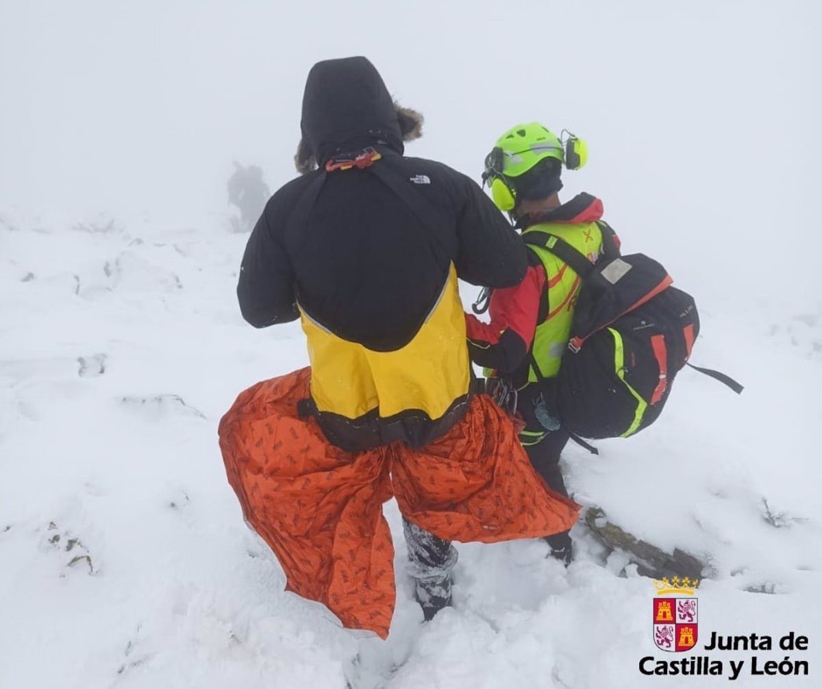 Rescatan a un joven montañero herido en el pico Peñalara en San Ildefonso (Segovia)