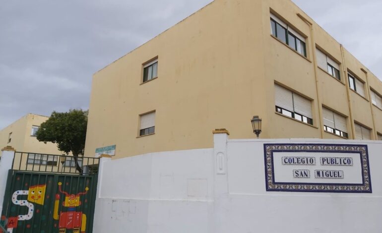 Los centros educativos de Torremolinos (Málaga) mantienen servicios mínimos tras las fuertes lluvias