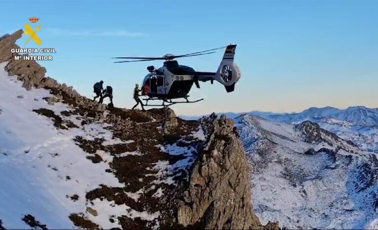 Rescatan a un montañero en Cabrillanes (León) tras resbalar y sufrir una luxación en el hombro