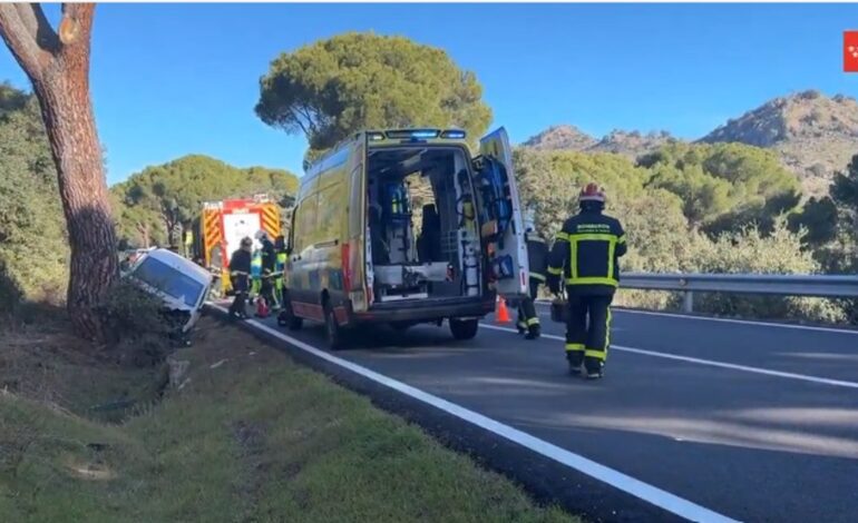 Herido grave un conductor de 39 años al estamparse contra un árbol en la M-512, en Robledo de Chavela