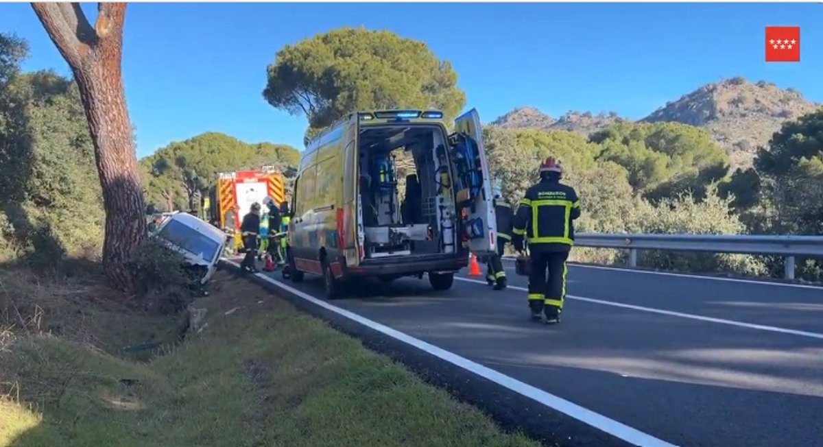 Herido grave un conductor de 39 años al estamparse contra un árbol en la M-512, en Robledo de Chavela