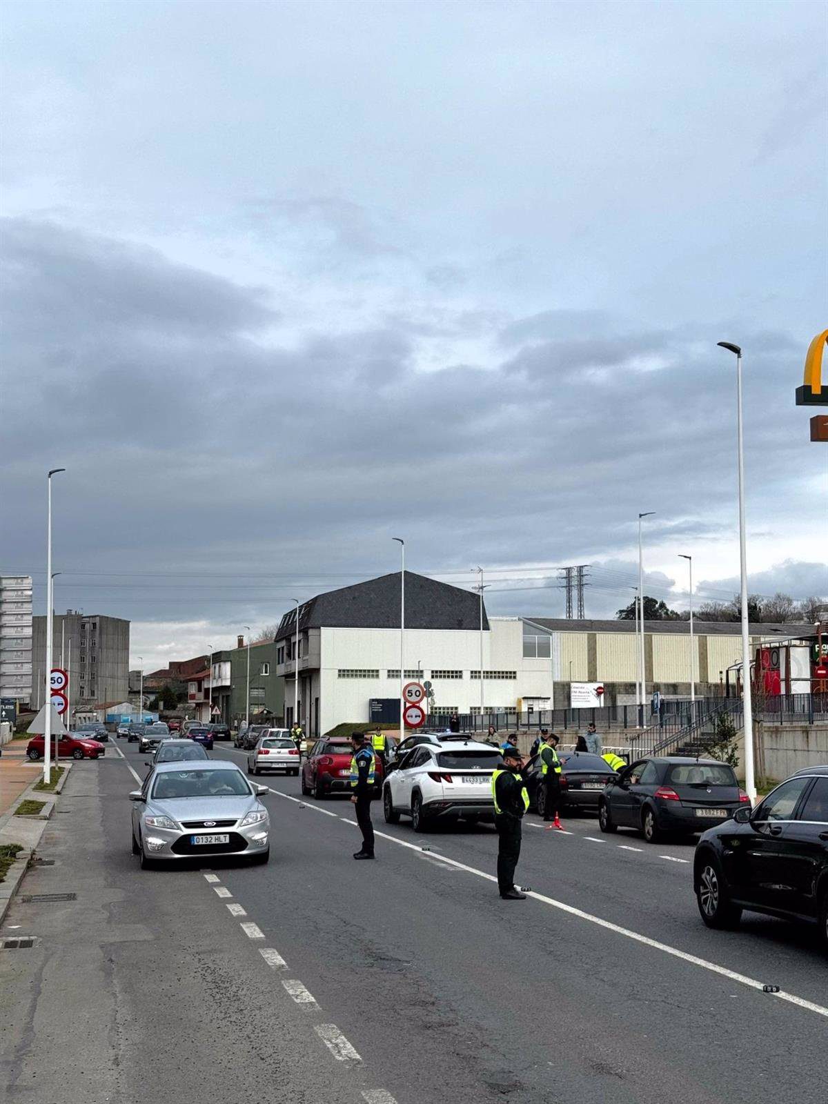 Detectados en tres horas cinco positivos en drogas en un control de tráfico en Carballo (A Coruña)