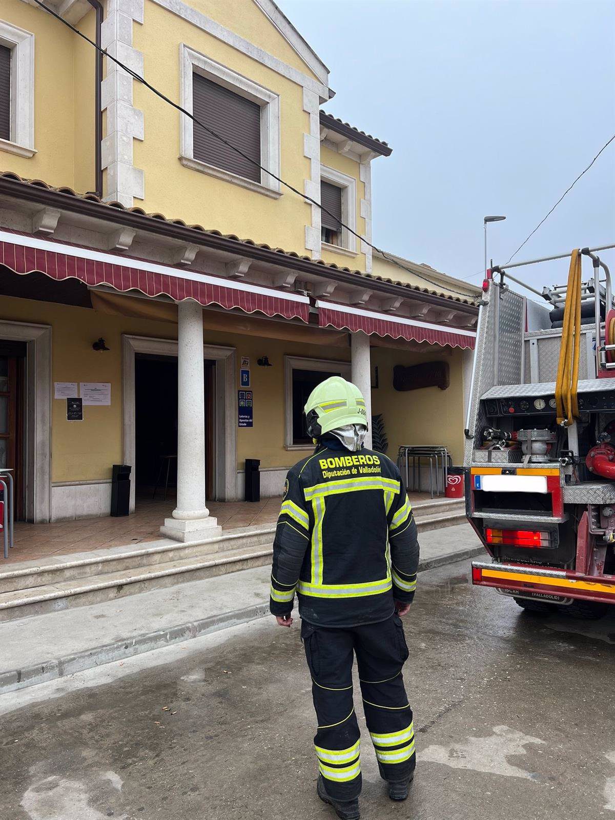 Los Bomberos sofocan un incendio en un restaurante de Remondo (Segovia)