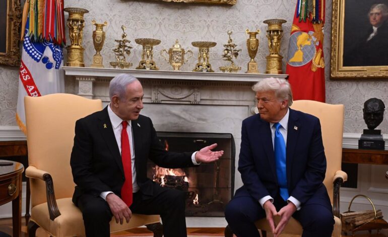 Netanyahu regala un ‘busca’ de oro a Trump como recuerdo del operativo contra miembros de Hezbolá