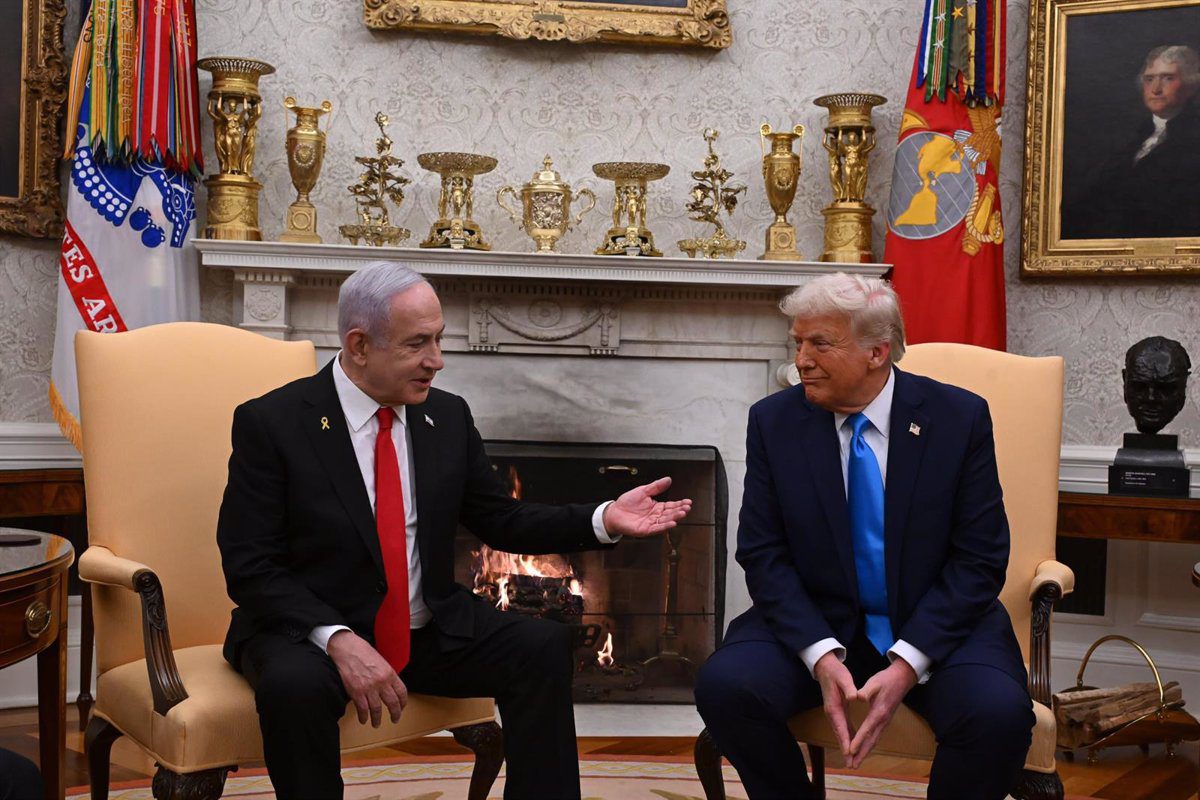 Netanyahu regala un ‘busca’ de oro a Trump como recuerdo del operativo contra miembros de Hezbolá