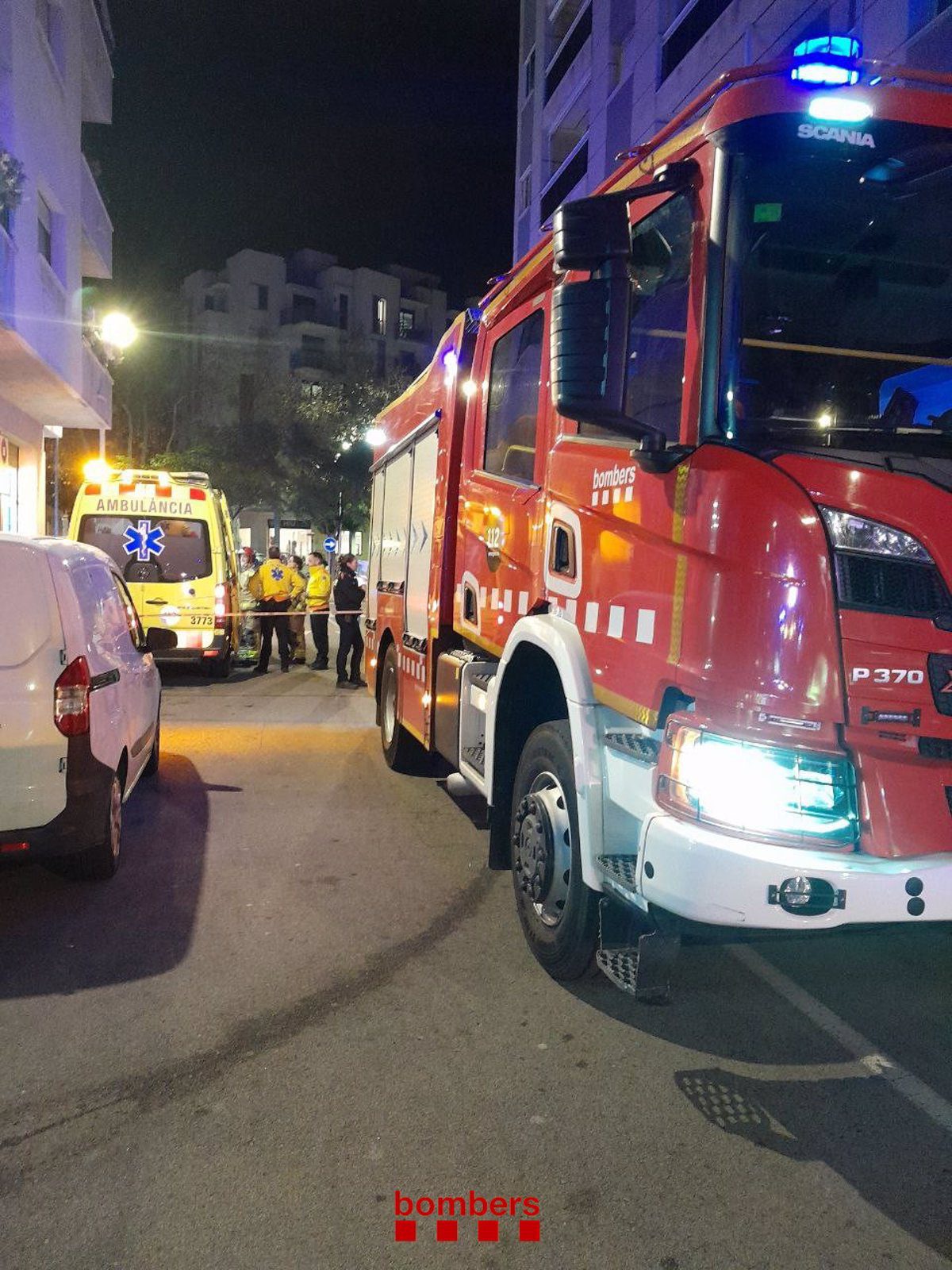 Extinguido un incendio en la cocina de un piso de Cambrils (Tarragona) con 2 heridos leves