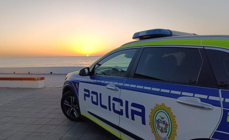 Una mujer retiene a su hijo en un dormitorio y amenaza de muerte a la familia en Mijas (Málaga)