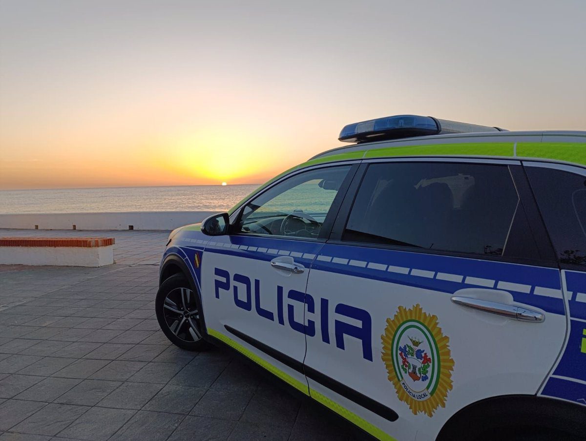 Una mujer retiene a su hijo en un dormitorio y amenaza de muerte a la familia en Mijas (Málaga)