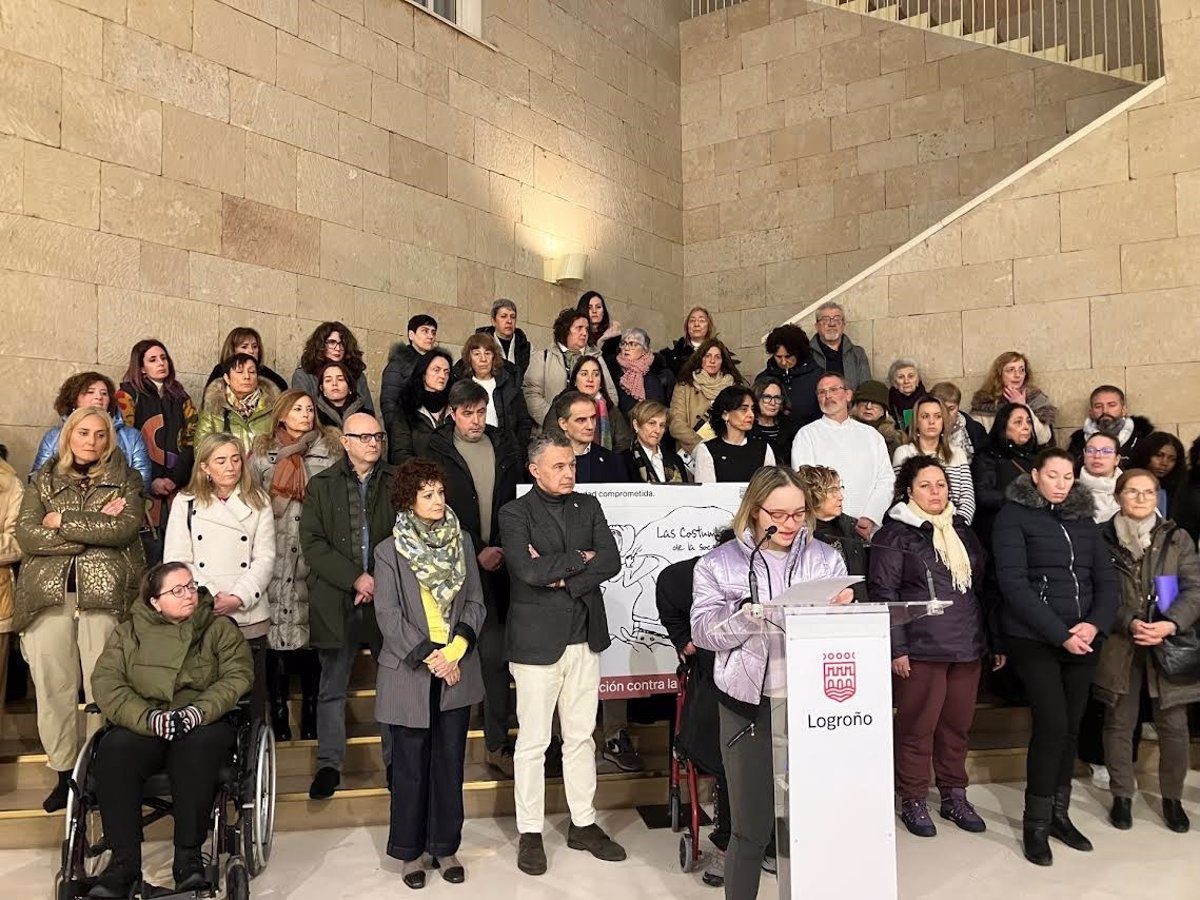 Logroño centra su concentración mensual contra la violencia de género en el apoyo a mujeres y niñas con discapacidad