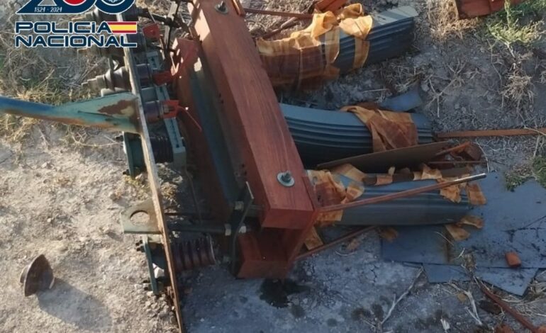 Tres detenidos por una docena de robos de bobinas de cable de cobre en fincas de Antequera (Málaga)