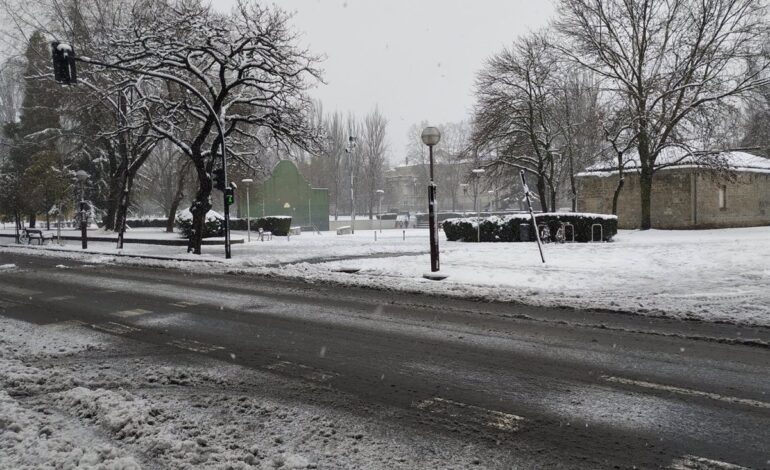 Cerrados a todo tipo de vehículos los puertos alaveses de Bernedo, Herrera y Opakua por la nieve