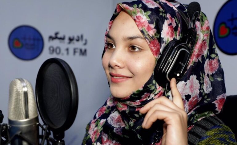 Los talibán afganos permiten la reanudación de las emisiones de Radio Begum, dirigida por mujeres