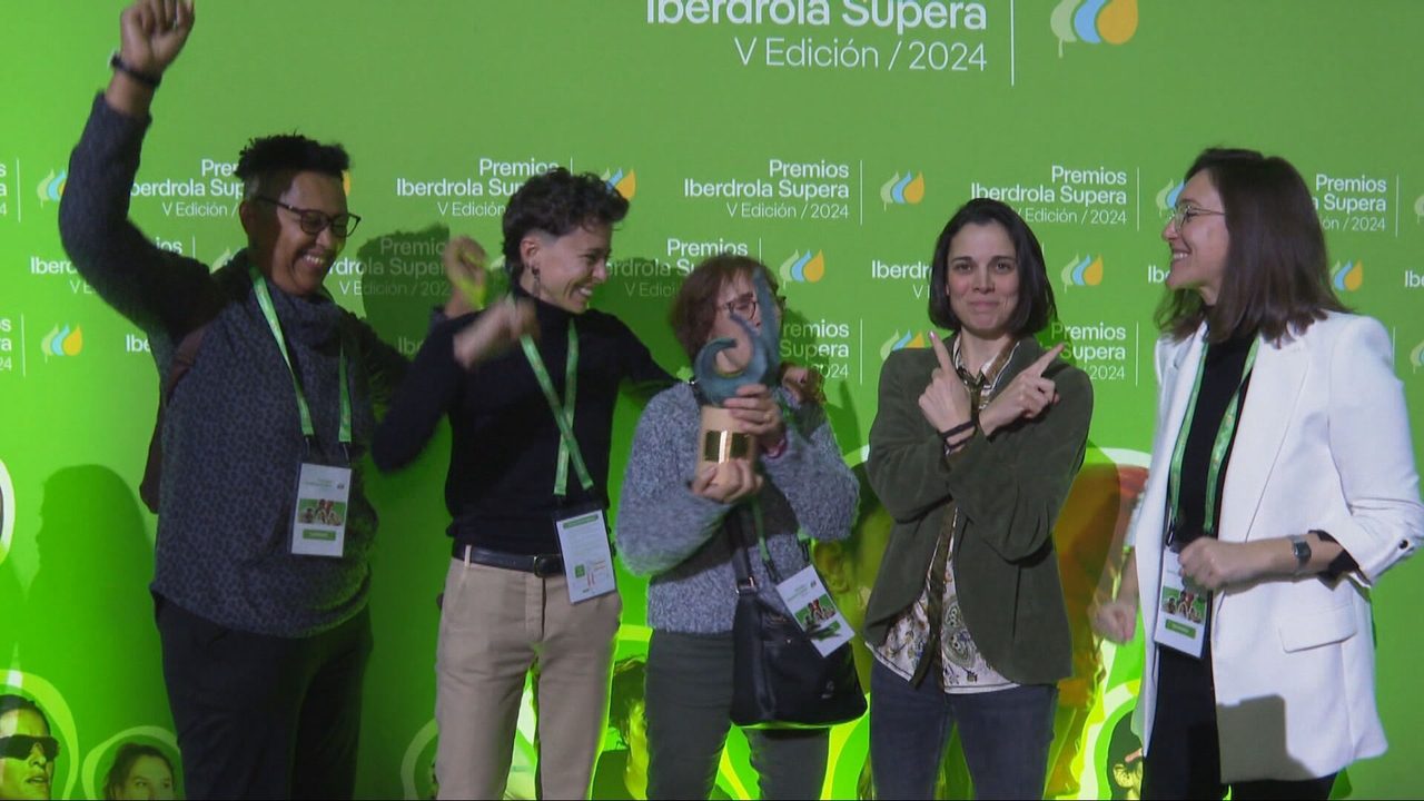 La Fundación Segunda Parte, premio Iberdrola Supera Social por su proyecto ‘Volver a nadar juntas’ para ayudar a mujeres víctimas de un ictus