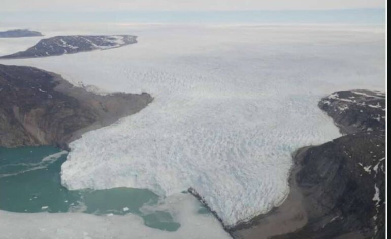 grietas más profundas y lagos que emiten CO₂