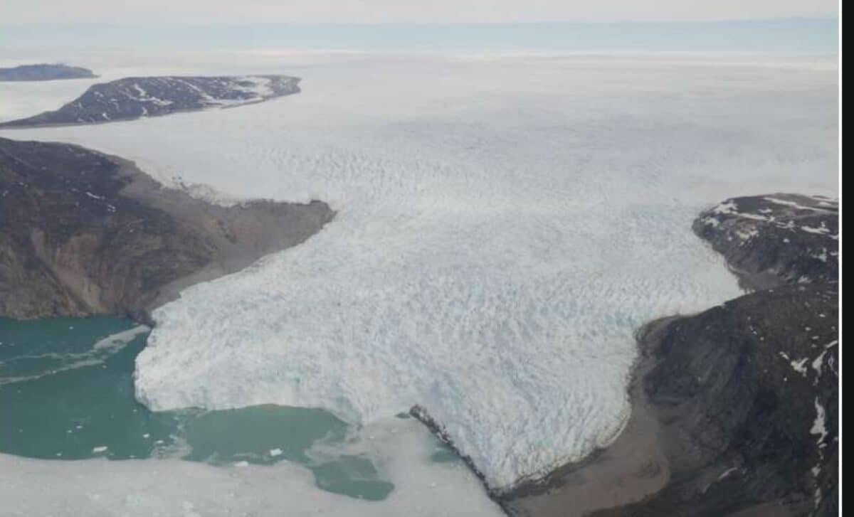 grietas más profundas y lagos que emiten CO₂