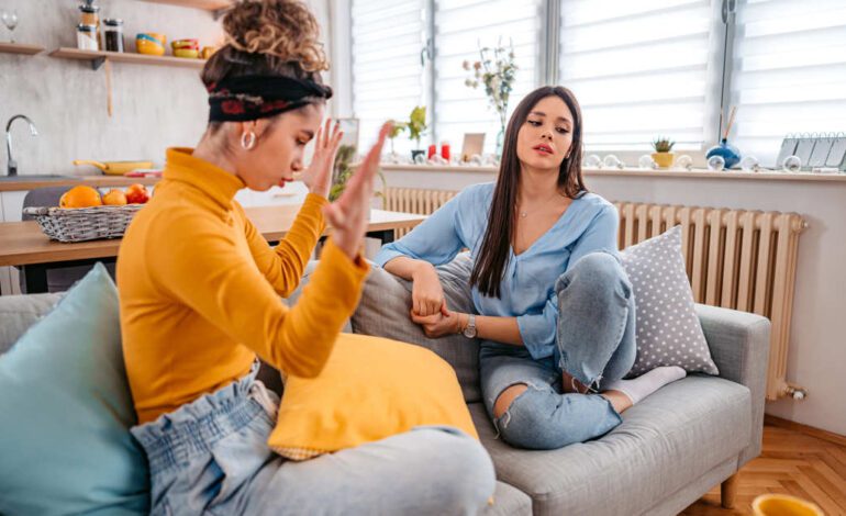 Las técnicas que debes usar con las personas que agotan tu energía, según la psicología