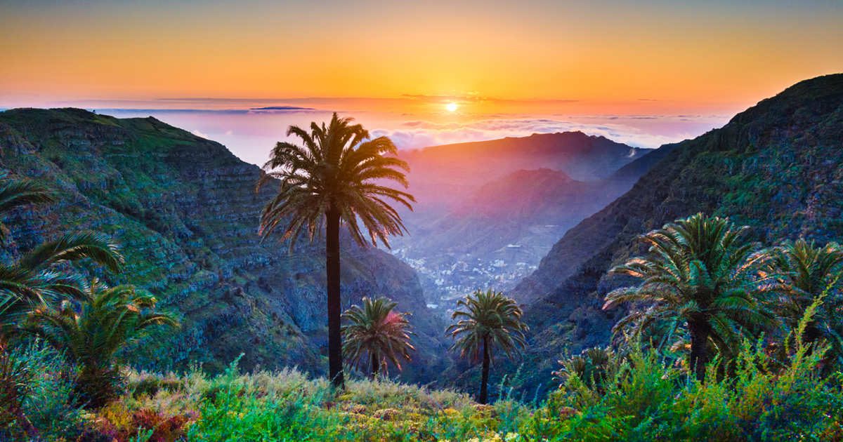 La isla española con árboles primitivos, helechos gigantes y playas vírgenes perfecta para desconectar en Semana Santa