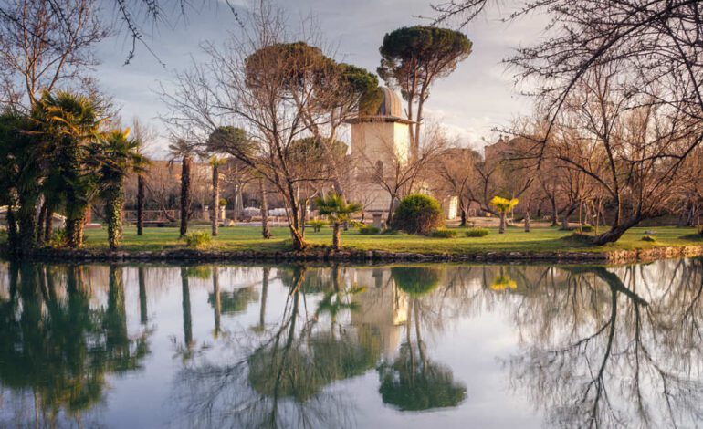 con chorros naturales y una temperatura de 32 ºC todo el año