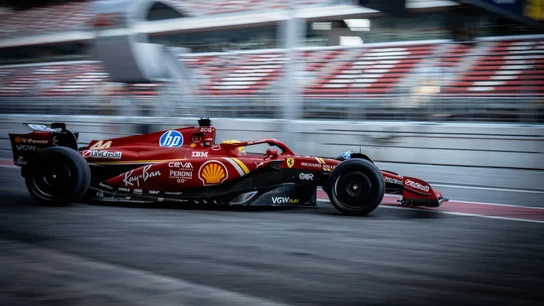 Lewis Hamilton en la prueba de Montmeló con Ferrari 