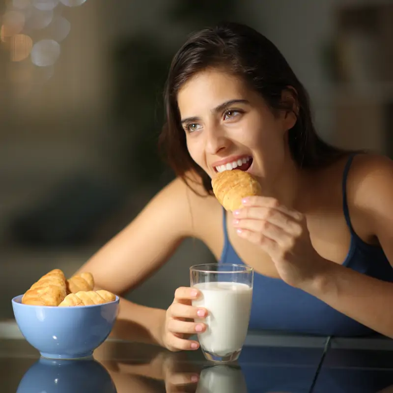 Mujer en el proceso de cultivo de la cena