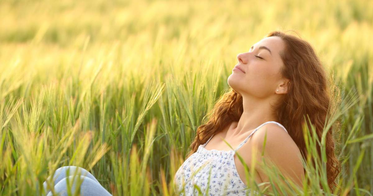 Los cuatro sonidos que tienes que repetir según una experta en respiración consciente para calmar la mente y no despertarte por las noches