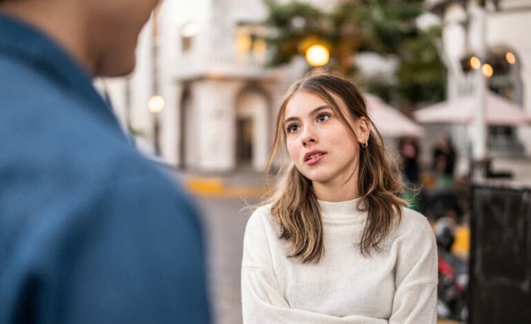 Estas son las frases que usan las personas emocionalmente inmaduras según los expertos en comunicación