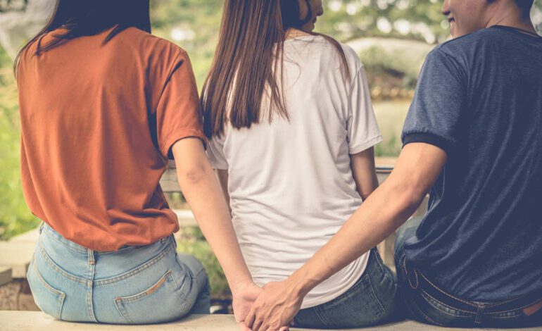 Qué significa sentirse atraído por otra persona cuando tienes pareja según la psicología