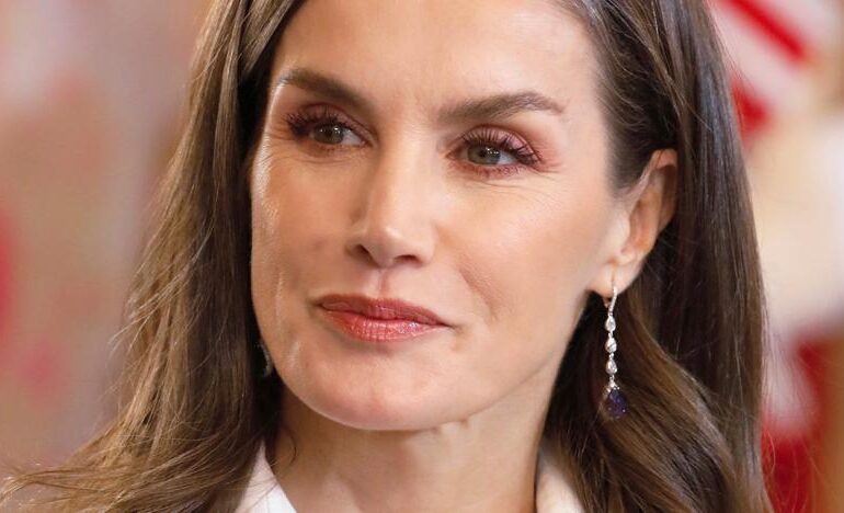 El truco para conseguir el gloss hair de la reina Letizia es este tratamiento