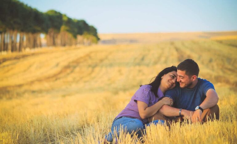 Los hombres son más románticos que las mujeres, según un nuevo estudio