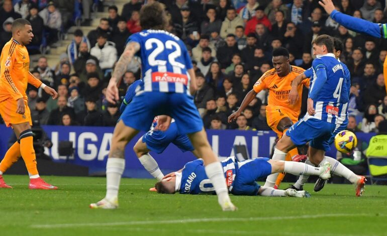 El gol anulado a Vinícius Jr por falta previa de Mbappé en la derrota del Madrid ante el Espanyol