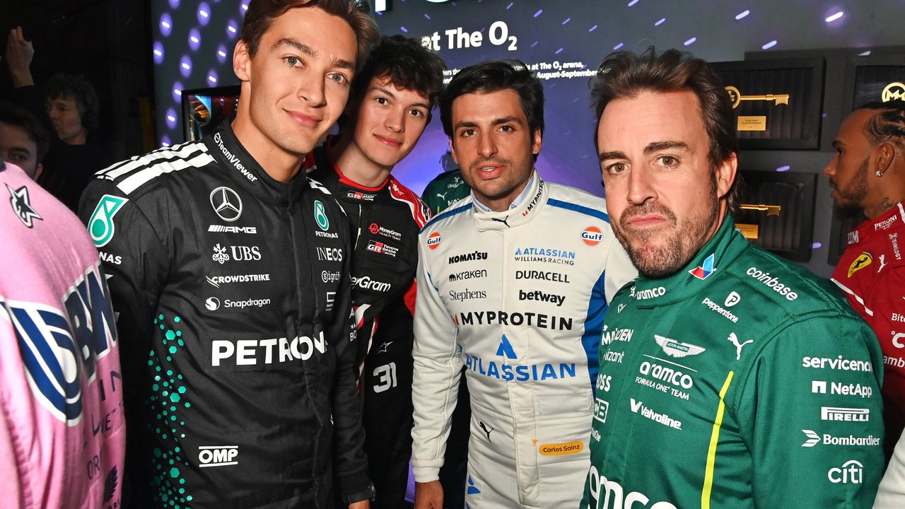 El vacile de Russell a Fernando Alonso sobre su ‘look’: «Estilo 2012»